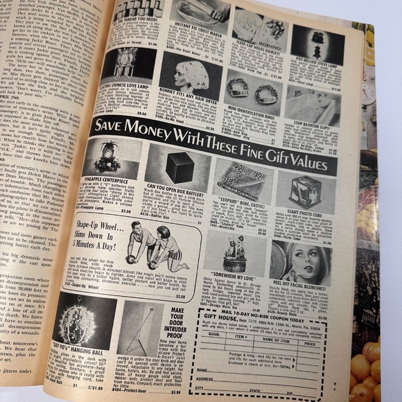 Vintage 1969 Motion Picture Magazine — Jackie O, Johnny Cash, Hollywood Gossip! - Picture 9 of 11